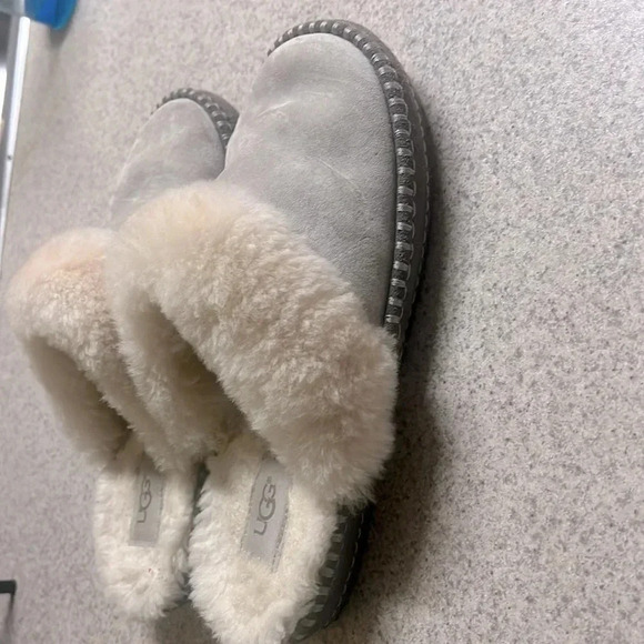 Ugg Aira Seal slippers size 7 - Picture 3 of 7